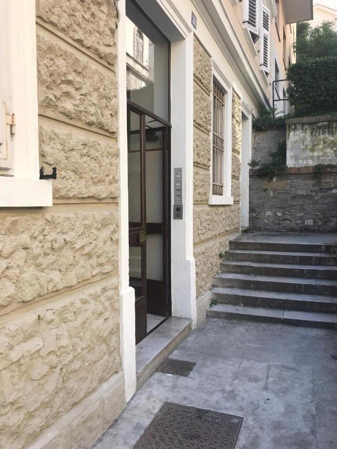Alla Scalinata Del Teatro Rossetti Триест Экстерьер фото