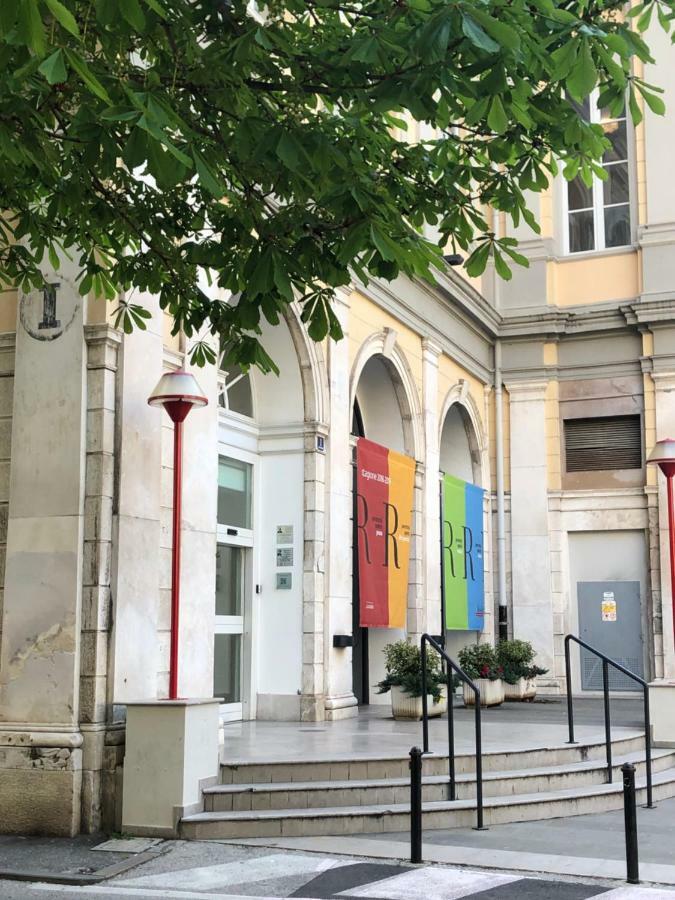Alla Scalinata Del Teatro Rossetti Триест Экстерьер фото